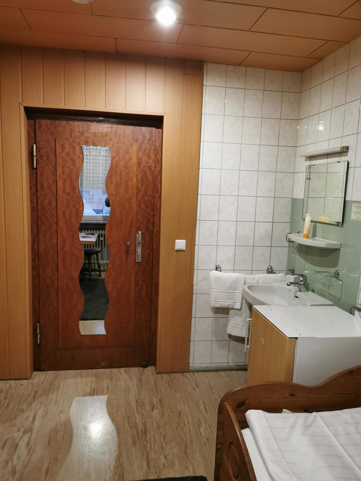 See Lord Hotel Kaiserslautern Værelse billede